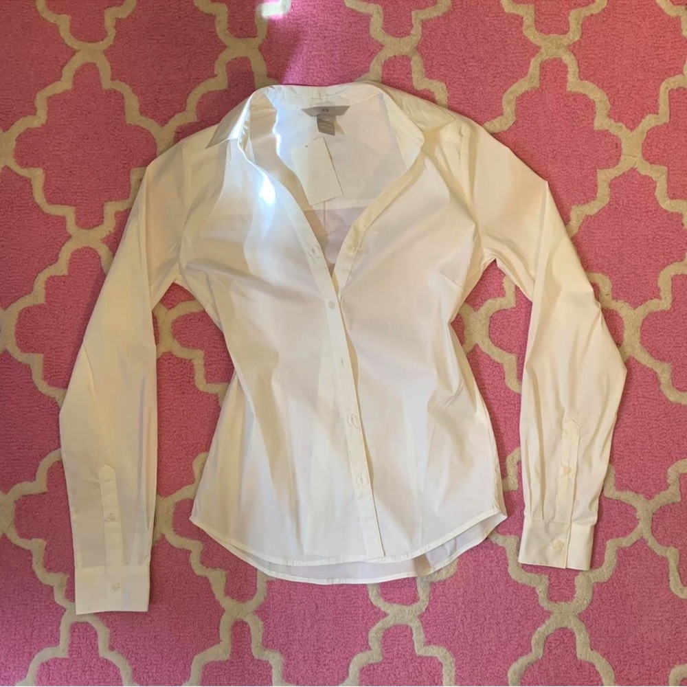 H&M white button-up shirt